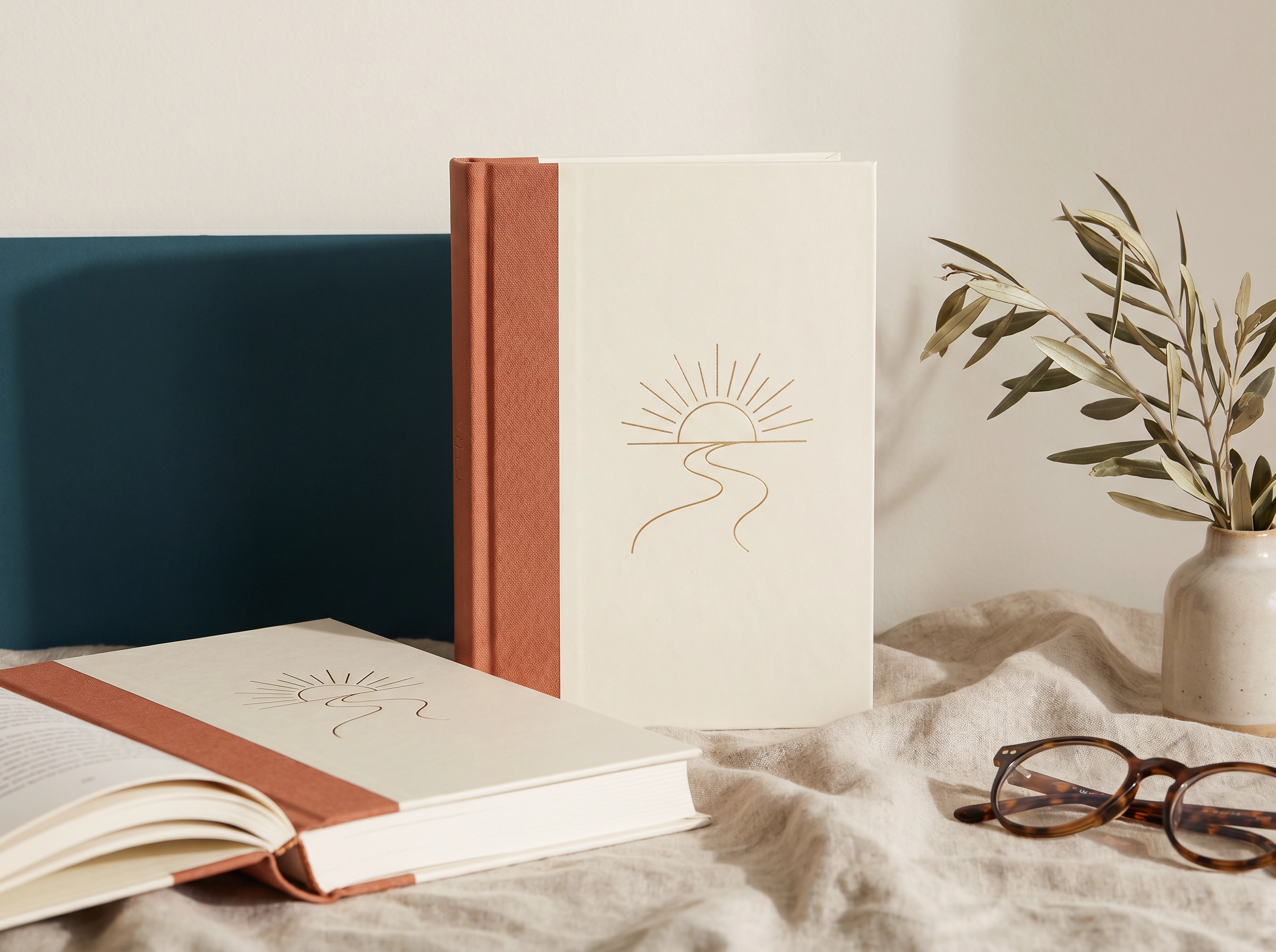 Libro Nacer al Sol — Pedro Luciano e Itzy Romero